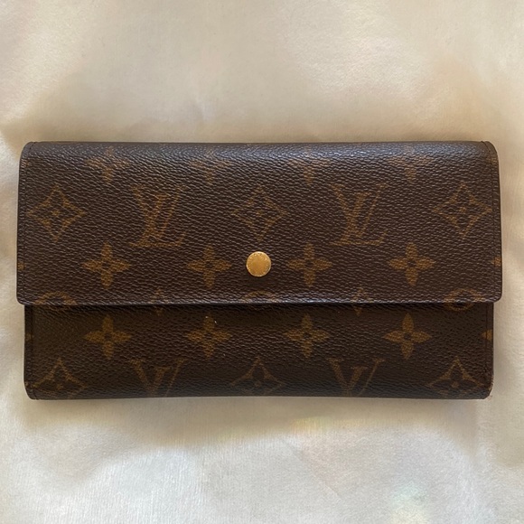 Authentic Louis Vuitton International Wallet monogram - Picture 1 of 11